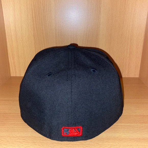 Los Angeles Dodgers Black & Red 59FIFTY Fitted Cap - Picture 6 of 9